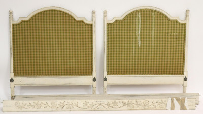 Louis XVI Style White Painted Day Bed