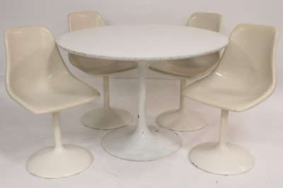 Eero Saarinen Style White Lacquer Table & 4 Chairs