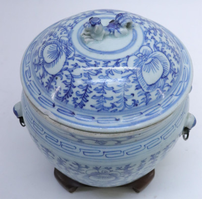 Chinese Export Sweet Pea Pattern Tureen