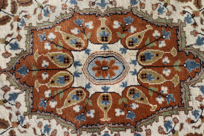 Image for Lot Indian Carpet 8'4' x 11'6'