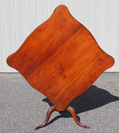 Image for Lot 18th C. American Tilt Top Table