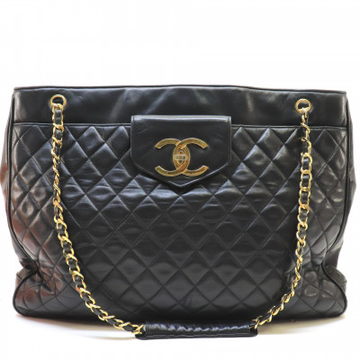 Vintage CHANEL 2.55 black fanny pack, belt bag with round flap and gol –  eNdApPi ***where you can find your favorite designer  vintages..authentic, affordable, and lovable.