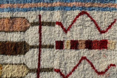Tribal White Ground Wool Carpet 5' x 8'