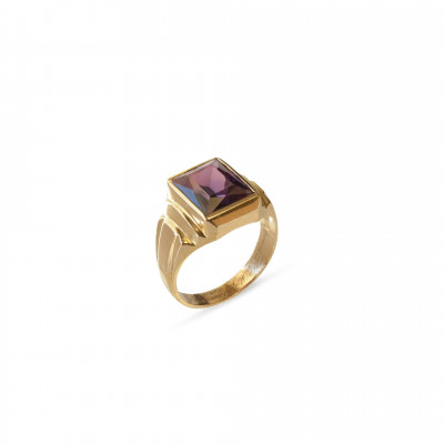 Image for Lot 14K 528 ct Plum Sapphire Ring