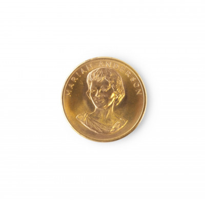 Image for Lot 216k Gold American Arts Commemorative Medallion