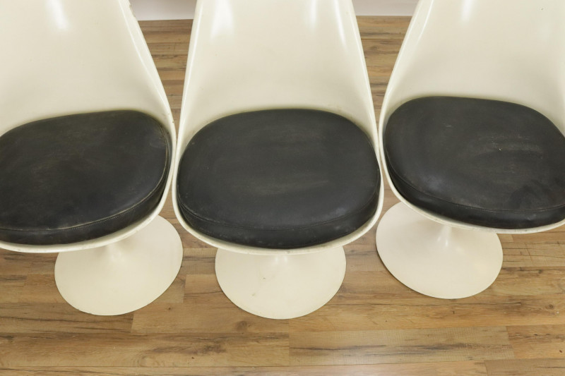 3 Eero Saarinen for Knoll Tulip Chairs 1985