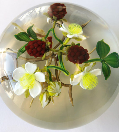 Paul Stankard Flower/Berry Bouquet Paperweight