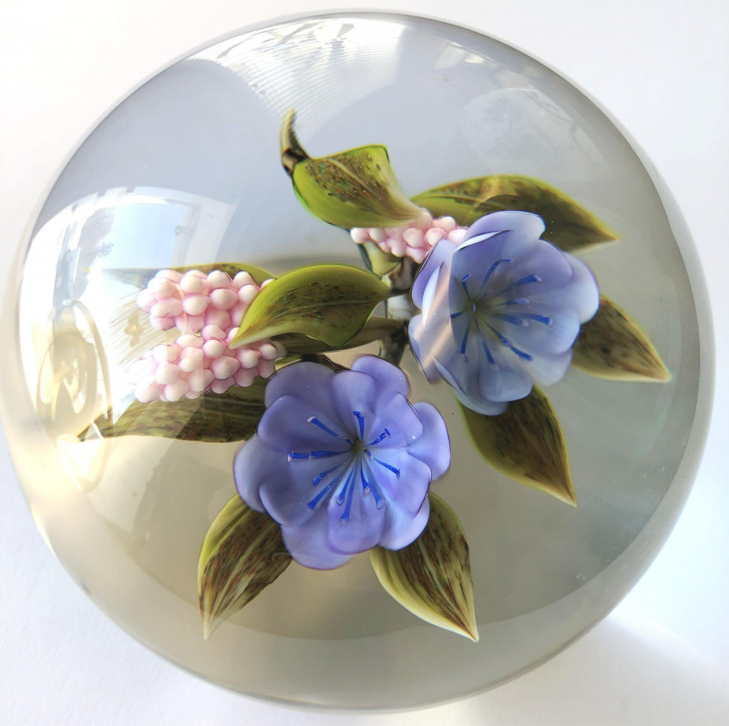 Victor Trabucco Flower Bouquet Paperweight