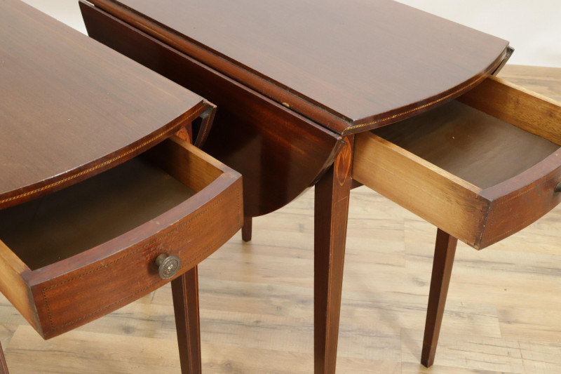 Pair of Federal Style Mahogany Dropleaf End Tables