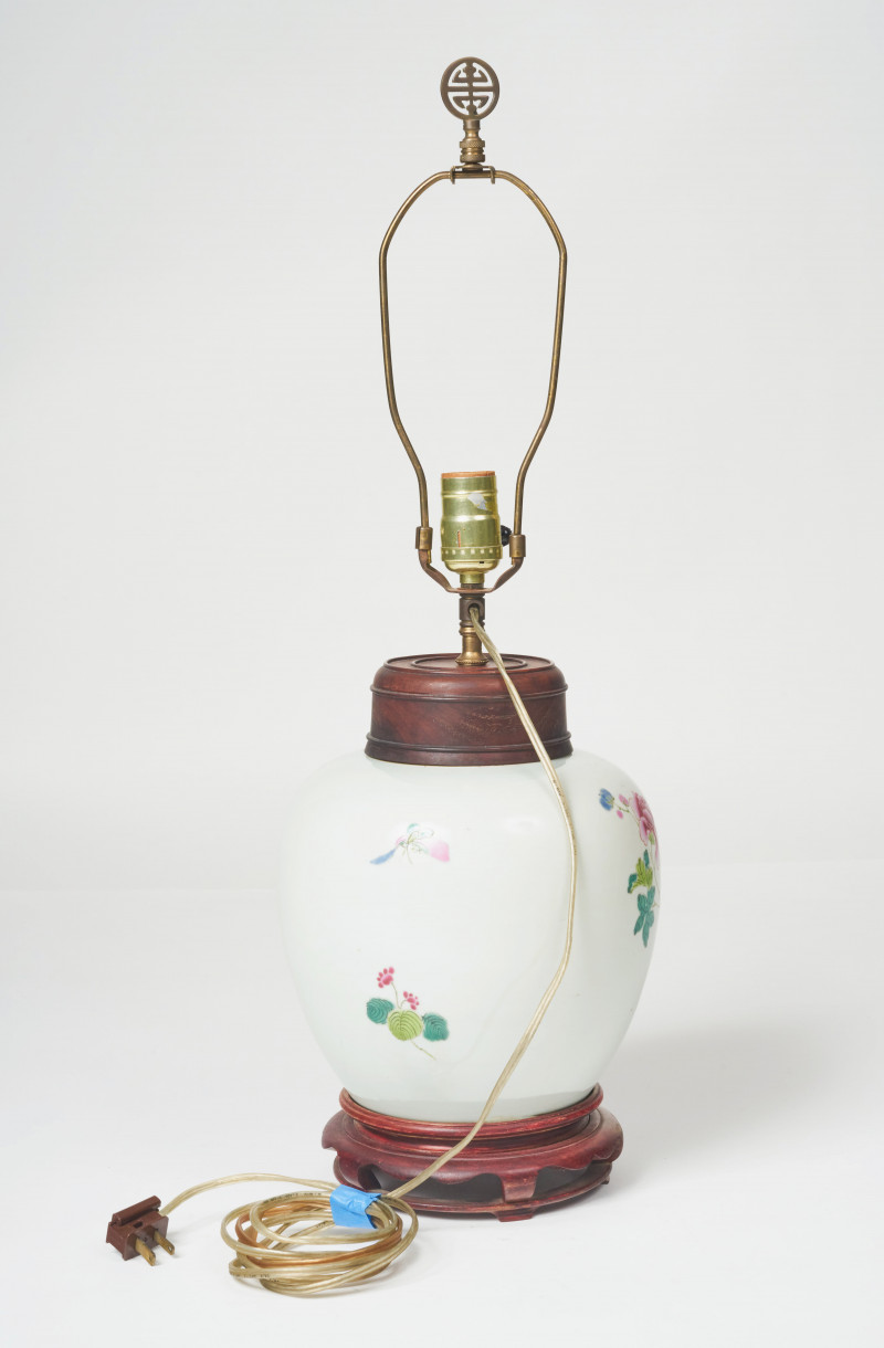 A Chinese Famille Rose Ceramic Jar