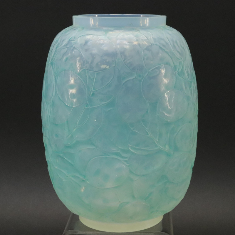 R Lalique MONNAIE DU PAPE Vase