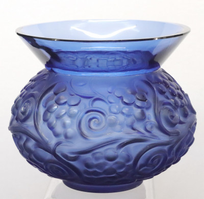 Image for Lot R Lalique Fountainbleau Vase