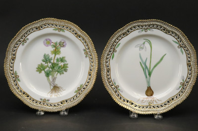 8 Royal Copenhagen Flora Danica Plates