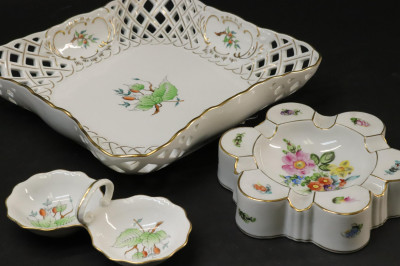 19 Pcs Herend Rosehip Pattern Porcelain