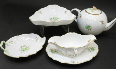 19 Pcs Herend Rosehip Pattern Porcelain