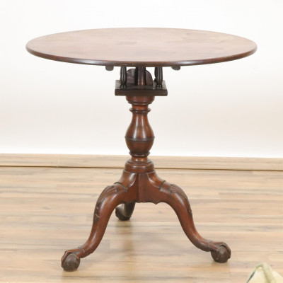 18/19C Tilt Top Tea Table With Shell Carved Knees