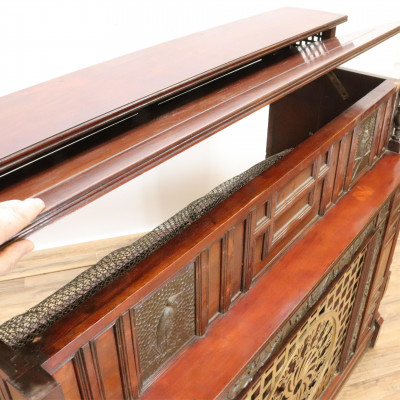 L19C Andrew's Parlor Folding Bed Cabinet