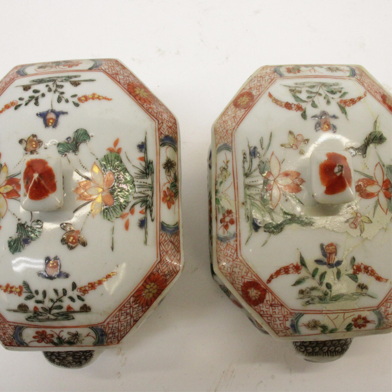 Pair of Kangxi Wucai Small Covered Spice Boxes