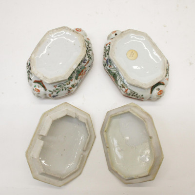 Pair of Kangxi Wucai Small Covered Spice Boxes