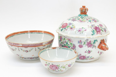 19th century Export Tureen and Two Bowls