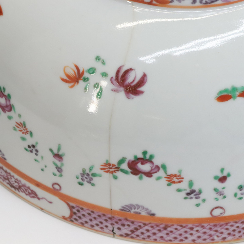 19th century Export Tureen and Two Bowls
