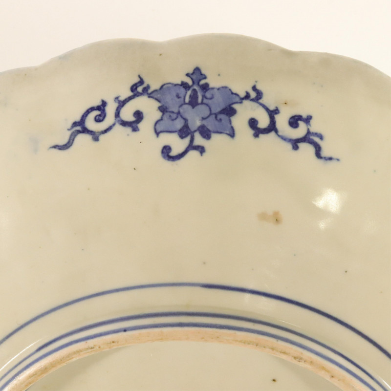 Two 20th Century Chinese Porcelain Pieces