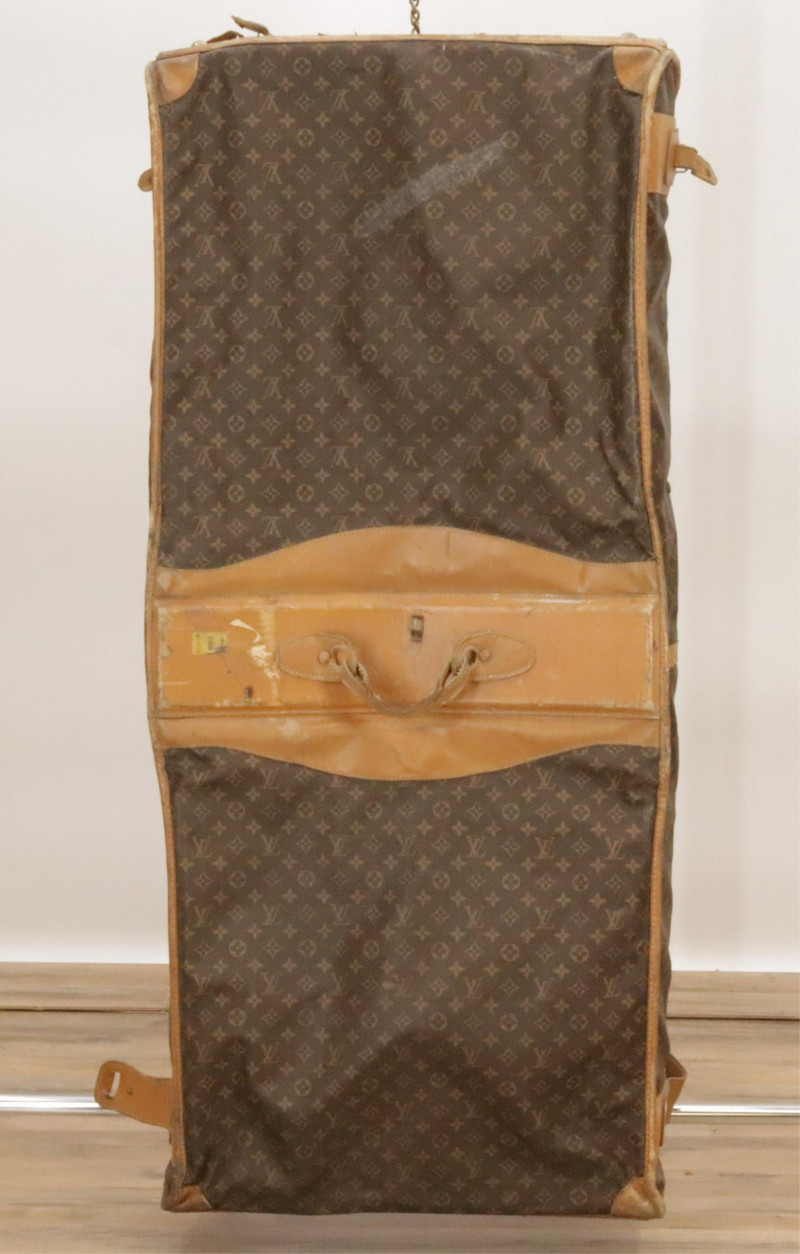 At Auction: Louis Vuitton, Louis Vuitton Bi-Fold/Pullman Garment Bag
