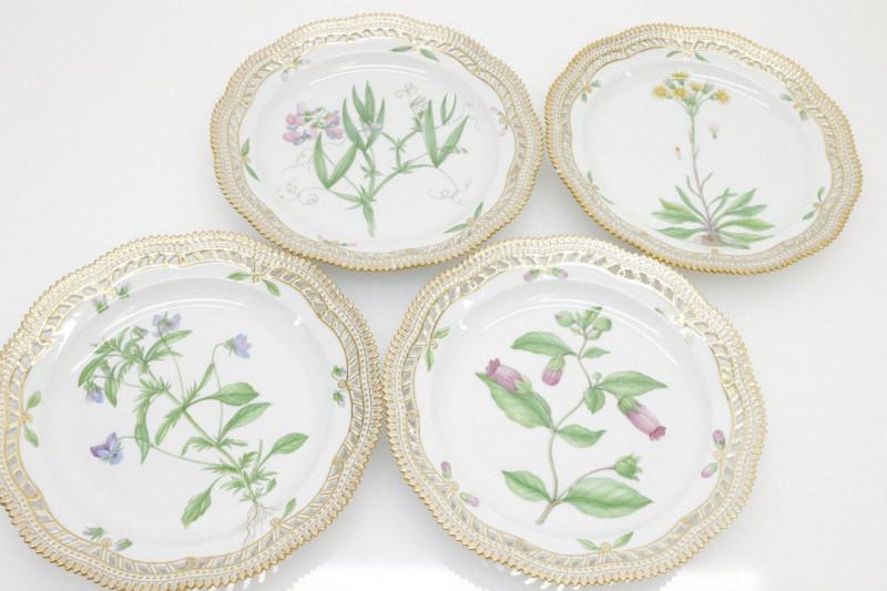 12 Flora Danica Porcelain Plates Royal Copenhagen