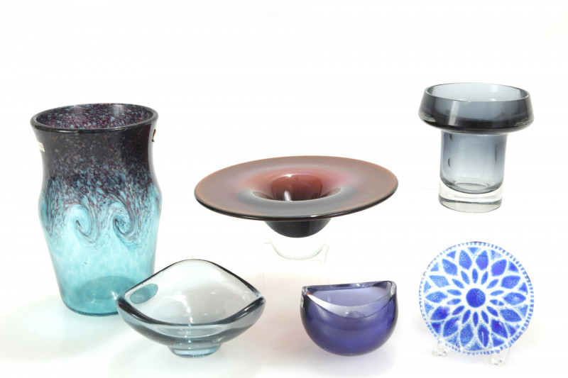 6 Modern Signed Art Glass Vases, Trays