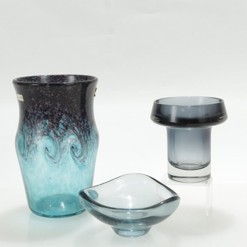 6 Modern Signed Art Glass Vases, Trays