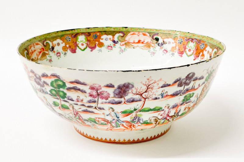 Chinese Export Punch Bowl depicting Hunting Scene