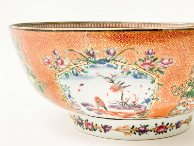 Chinese Export Porcelain 'Mandarin Palette' Fox Hunting Punch Bowl