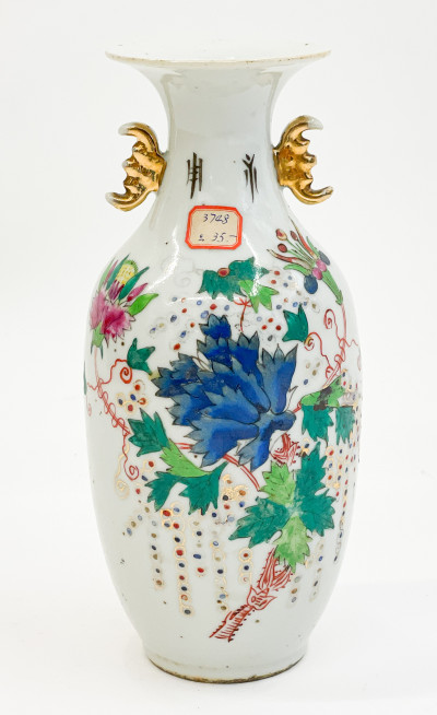 Image for Lot Small Chinese Porcelain Vase