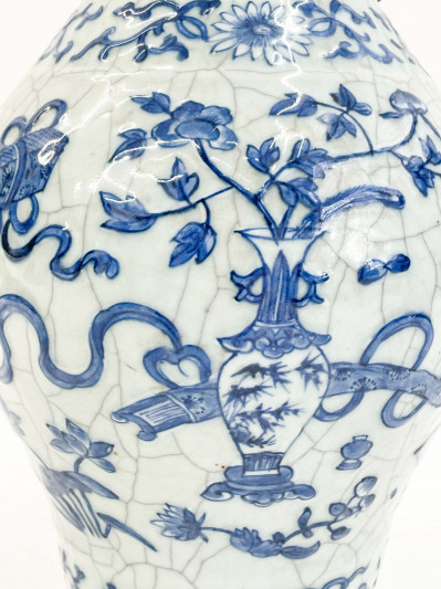 Chinese Porcelain Crackle Glaze Blue and White Vase