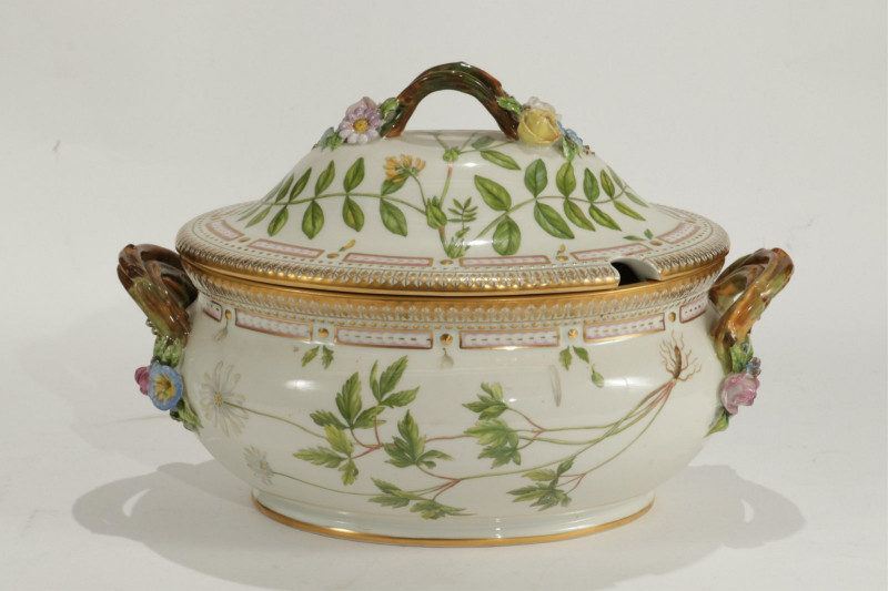 Flora Porcelain Soup Bowl with Lid