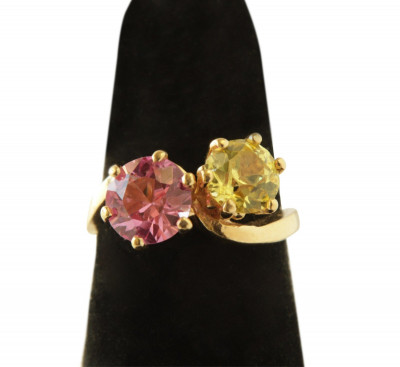 Image for Lot 2.93 ct Pink & Yellow Sapphire Ring