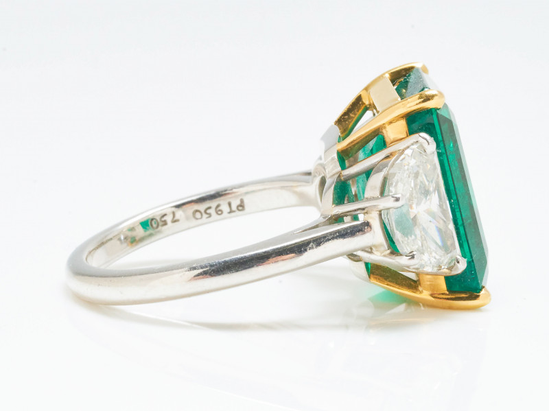 8 ct Emerald & Diamond Ring