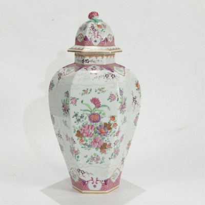 Paris Porcelain Chinese Export Style Covered Urn