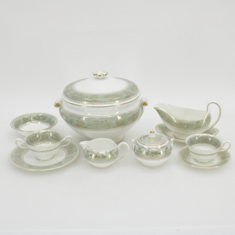 Wedgwood Columbia Dinner Service for 12