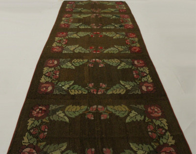 Image for Lot American Hooked Gallery Carpet