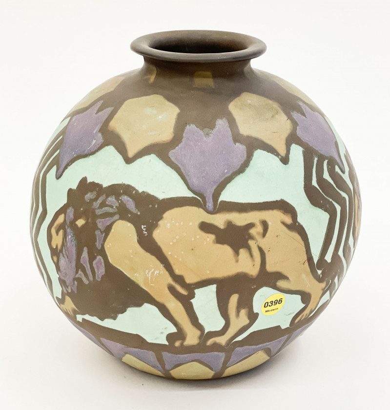 Villeroy & Boch Vase with Marching Lions