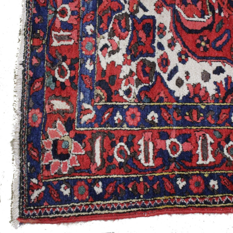 Vintage Persian Bakhtiari Carpet 5-4 x 7