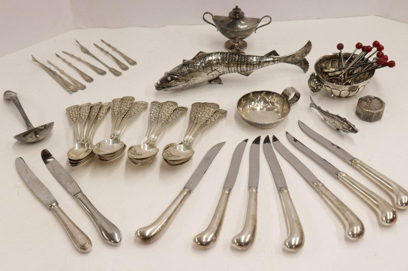 Group of Assorted Silverplate Pieces