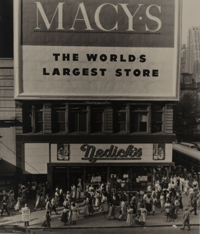 Image for Lot Jack Roth - Macy's Crowd