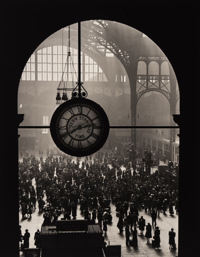 Alfred Eisenstaedt - Farewell To Servicemen, Penn Station, New York, 1943