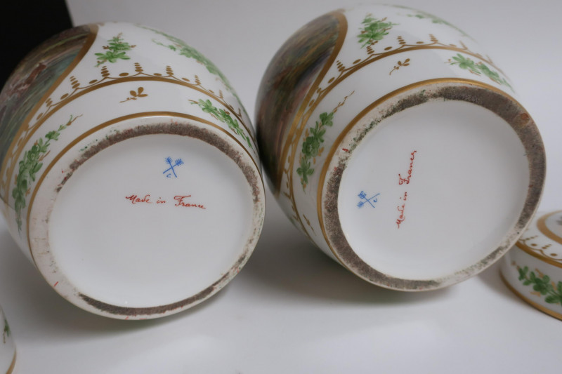 Pair Samson Porcelain Covered Jars