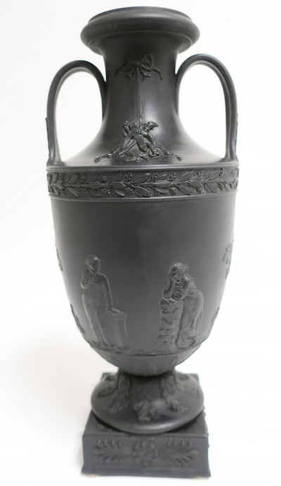 Wedgwood Basalt 2-Handled Vase on Plinth