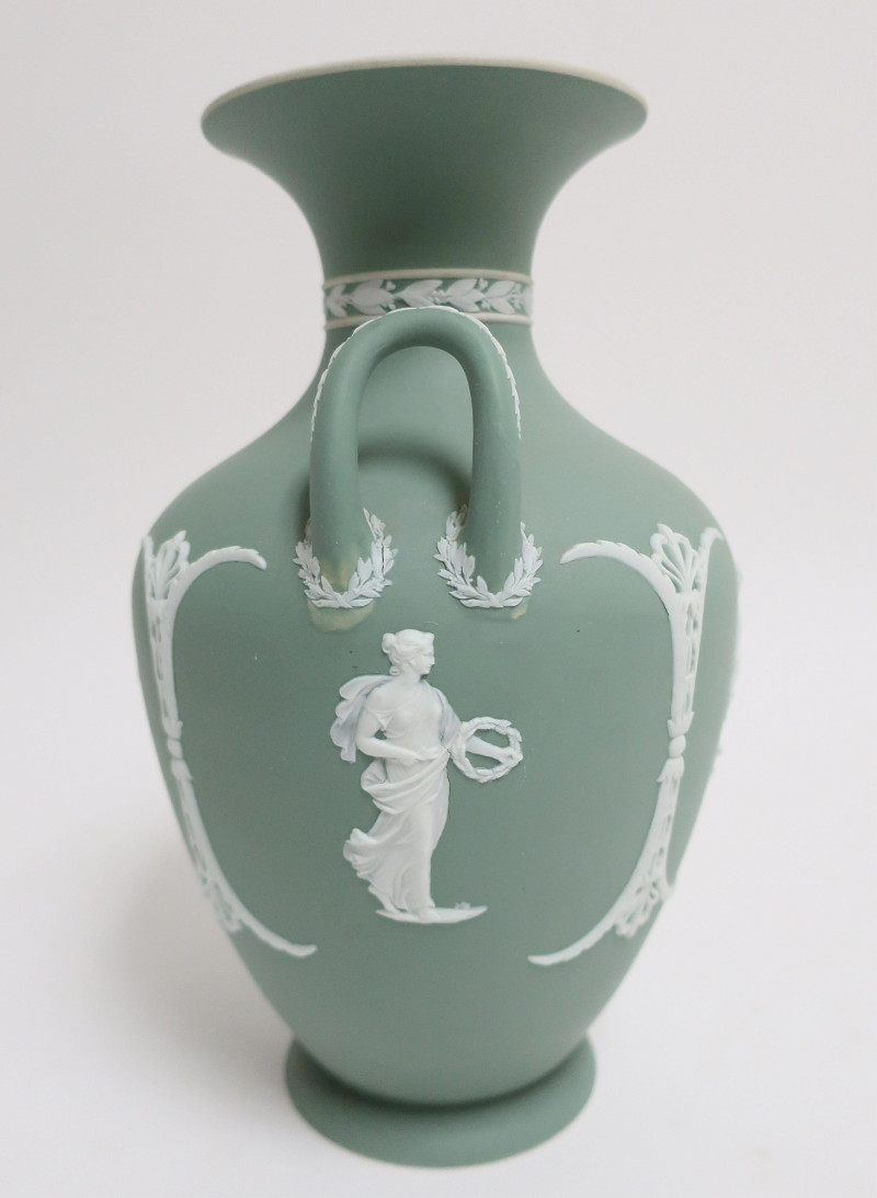 Wedgwood Jasper Dip Green 2-Handled Vase
