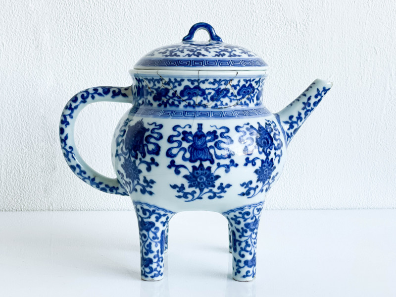 Chinese Blue and White 'Bajixiang' Porcelain Ewer and Cover, He