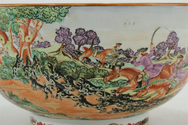Chinese Mandarin Export Porcelain Center Bowl